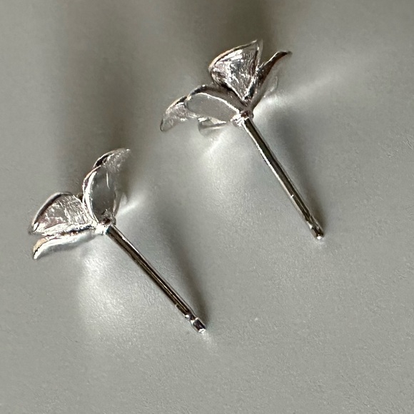 Platinum and Sterling Silver Flower Stud Earrings 9mm - Picture 8 of 12